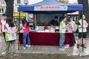 博尔顿官方确认：此前在比赛中遭遇心脏骤停的71岁球迷已经离世